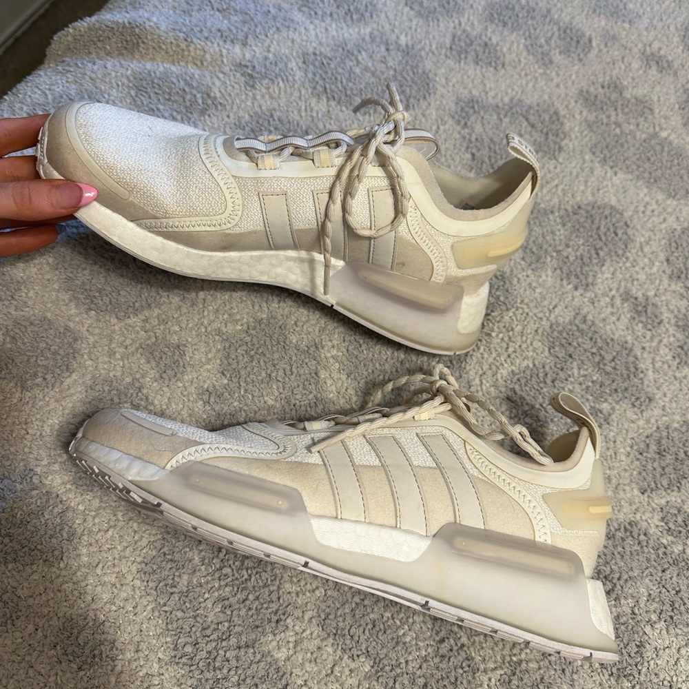 Adidas Women’s Athletic Shoes 8 👟